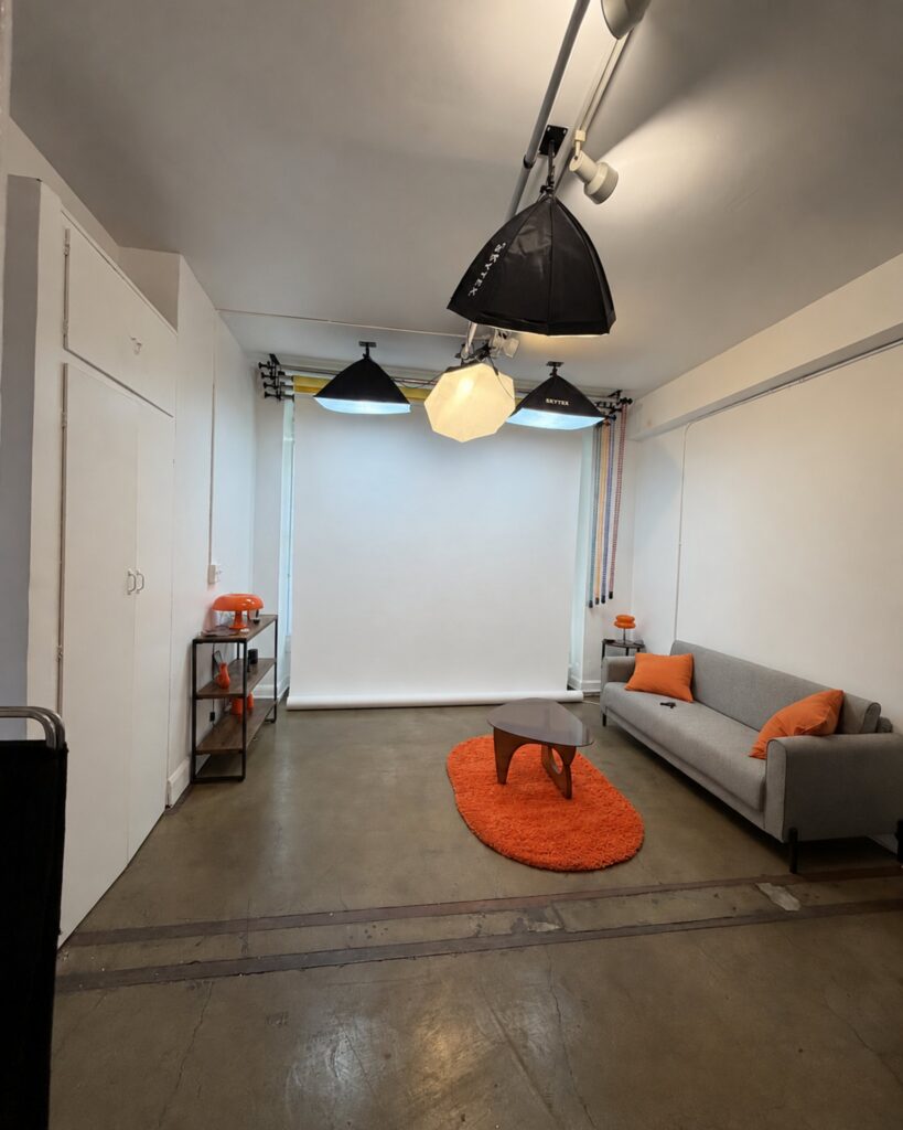 Burrito Studio: lighting grid with softboxes over the shooting area